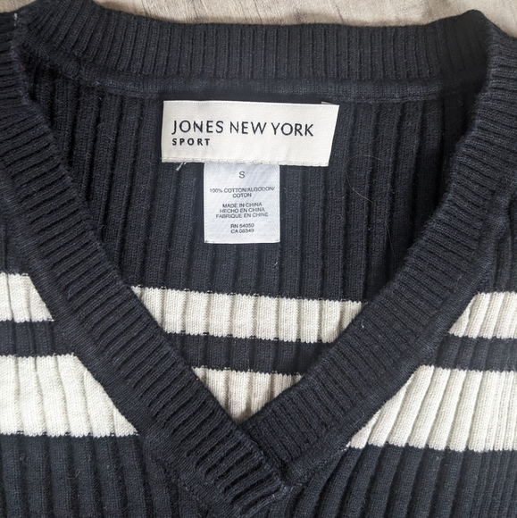 Jones New York Black and White Striped V Neck Sweater Size Small - Picture 3 of 4